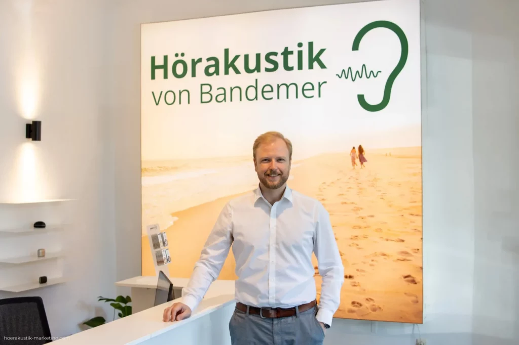 Beratung im Fachgeschäft Hörakustik von Bandemer